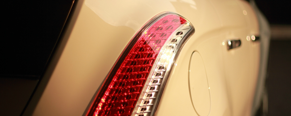 施工後の白い車の写真